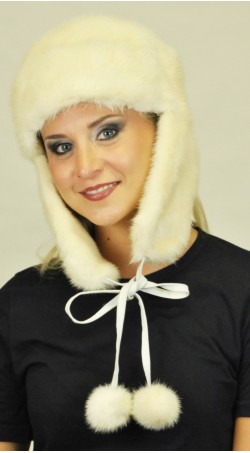 Cappello in visone bianco-crema con paraorecchie